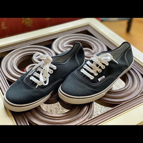 vans unisex authentic skate shoe